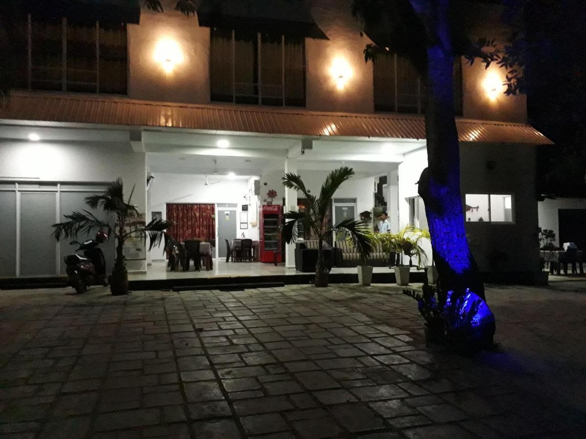 Bevary City Hotel Anuradhapura Exterior foto