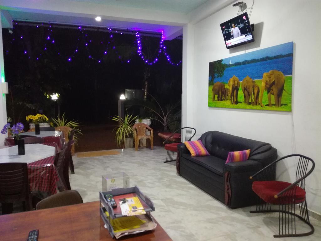 Bevary City Hotel Anuradhapura Exterior foto
